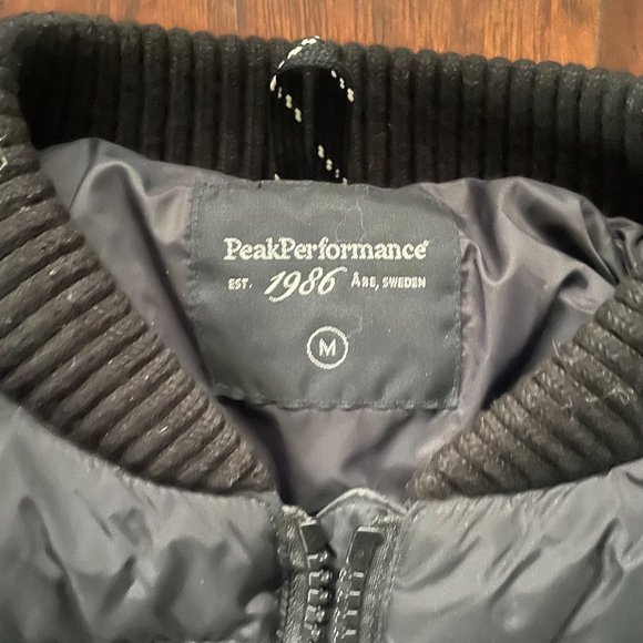 Peak Performance Bomber Style Puffer Jacket - Picture 2 of 5